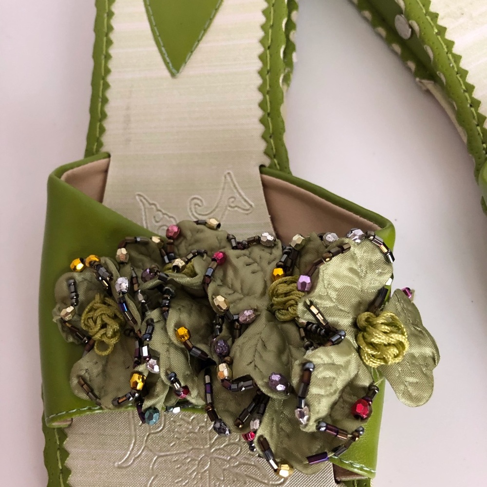 Unique Oriental Flare Sandal - Picture 3 of 7